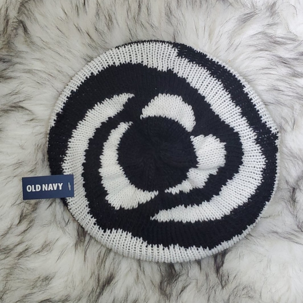 Old Navy Knit Beret Hat
